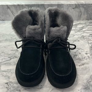 Ugg Short Boot Women Size 7 Black with Grey Fur